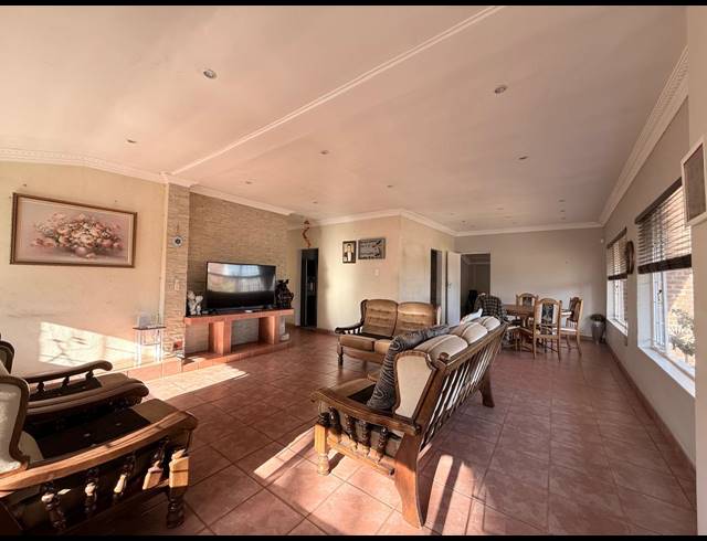 4 BEDROOM FREEHOLD FOR SALE IN NEWCASTLE CENTRAL